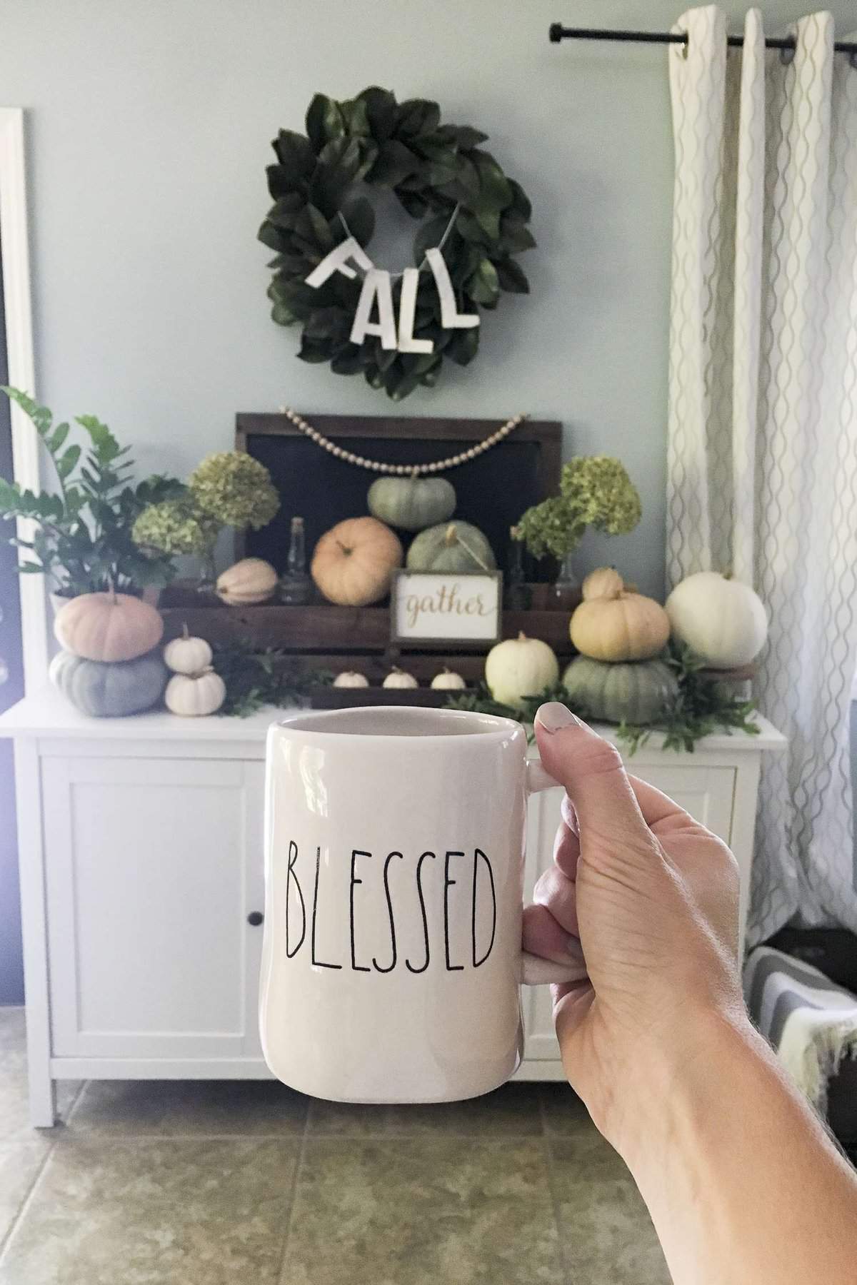 Looking for fall home decor ideas? I'm excited to share a simple fall decor home tour along with 7 other talented home decor bloggers with you today.