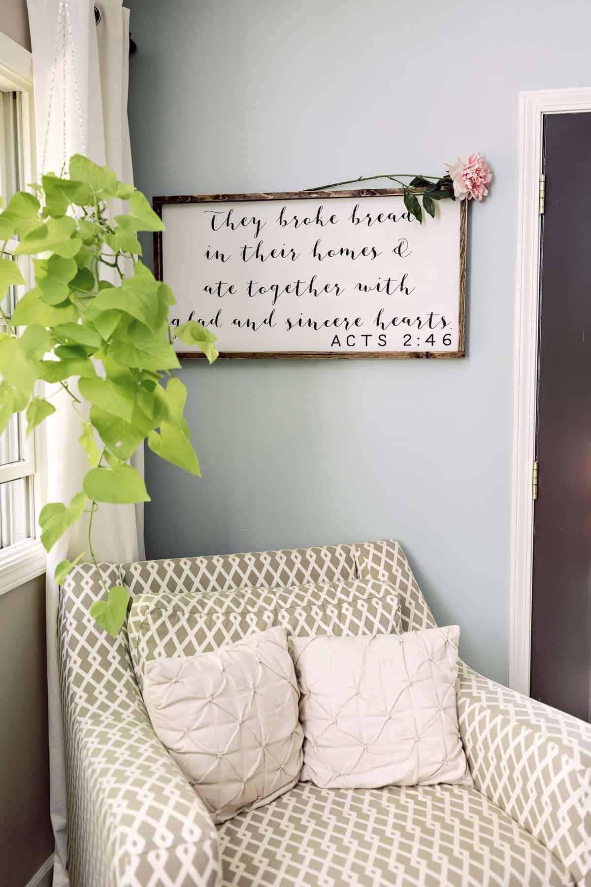 Have you wondered where to get beautifully handcrafted home decor? I've rounded up my favorite sign makers, making it easy to add character to your home.