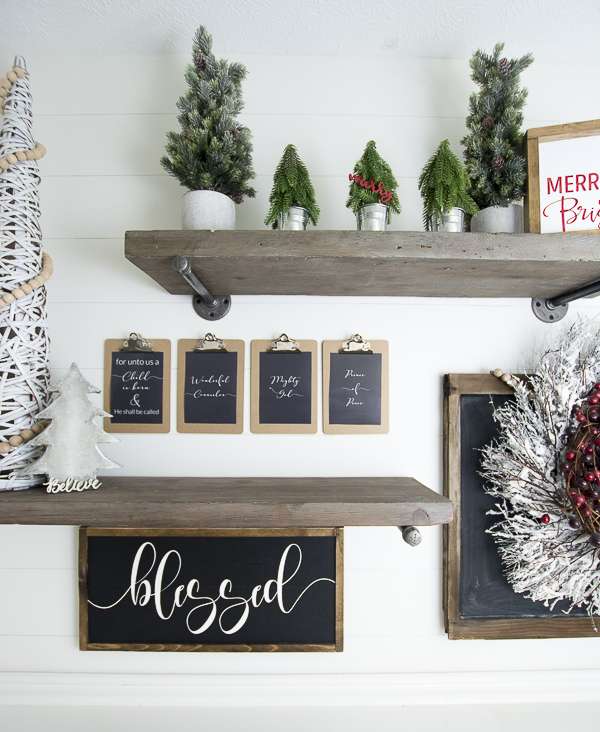 DIY Christmas decor project with free printables! Lavish your loved ones with gifts rather than spending money on Christmas decor with this simple project.