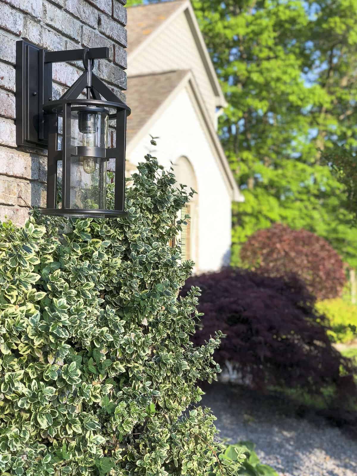 Are you looking for an easy and affordable way to update your home exterior? I modernized our 1990s ranch in one afternoon with affordable modern farmhouse outdoor lighting! Read more to see the transformation!