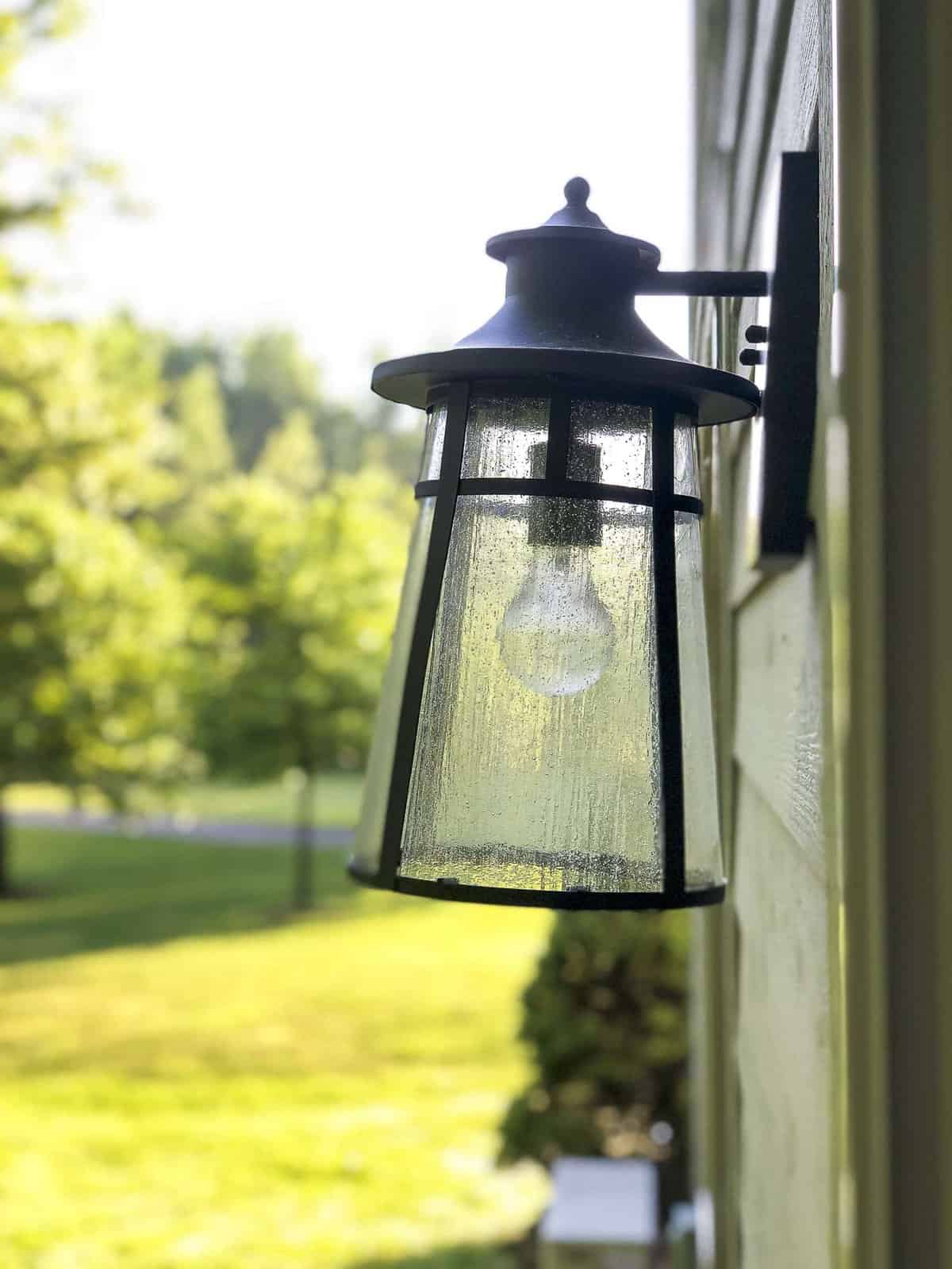 Are you looking for an easy and affordable way to update your home exterior? I modernized our 1990s ranch in one afternoon with affordable modern farmhouse outdoor lighting! Read more to see the transformation!