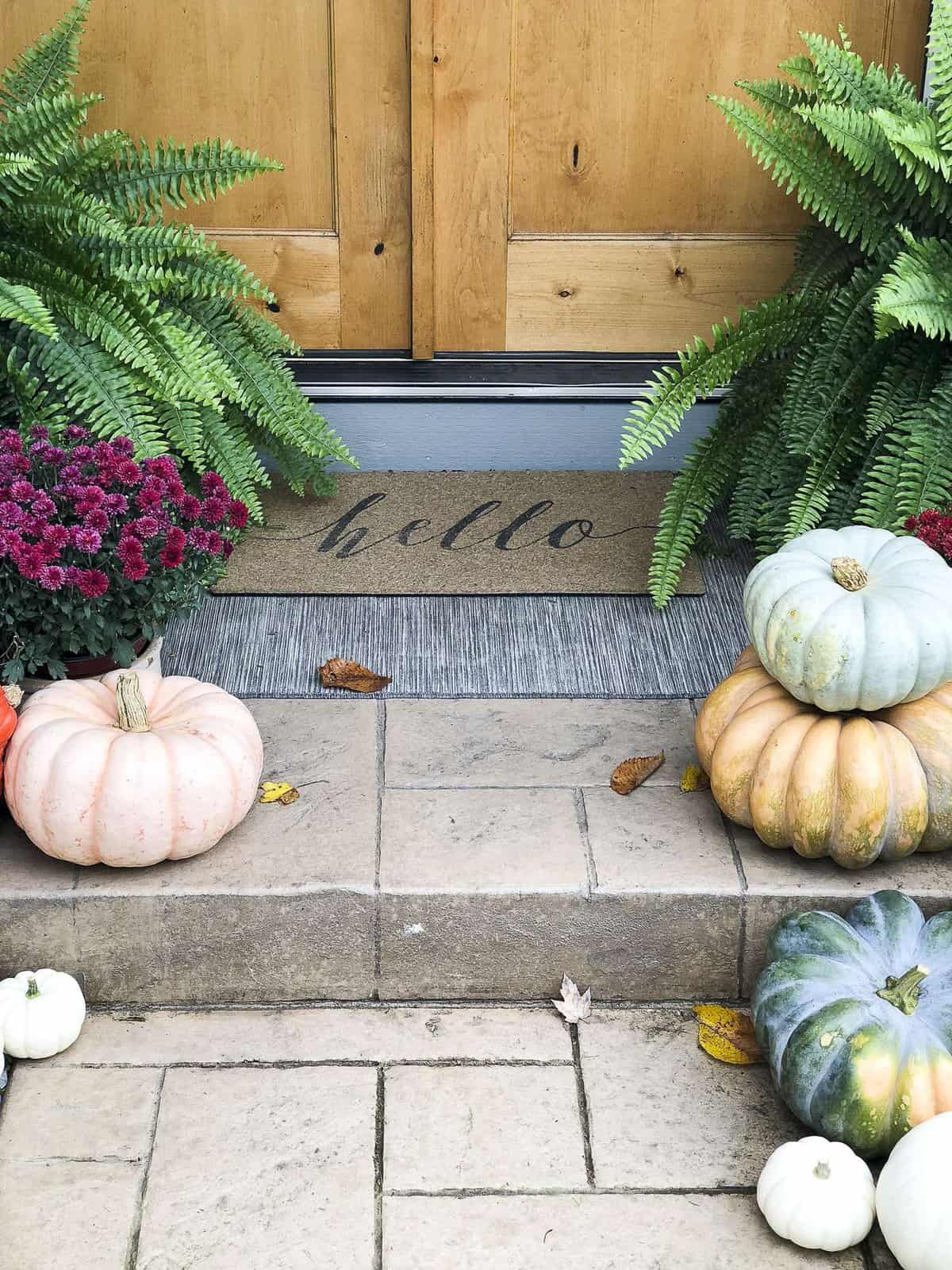 Click here to learn 3 easy steps for how to incorporate nature into your fall porch decor to create a beautiful, colorful and inviting fall front porch.