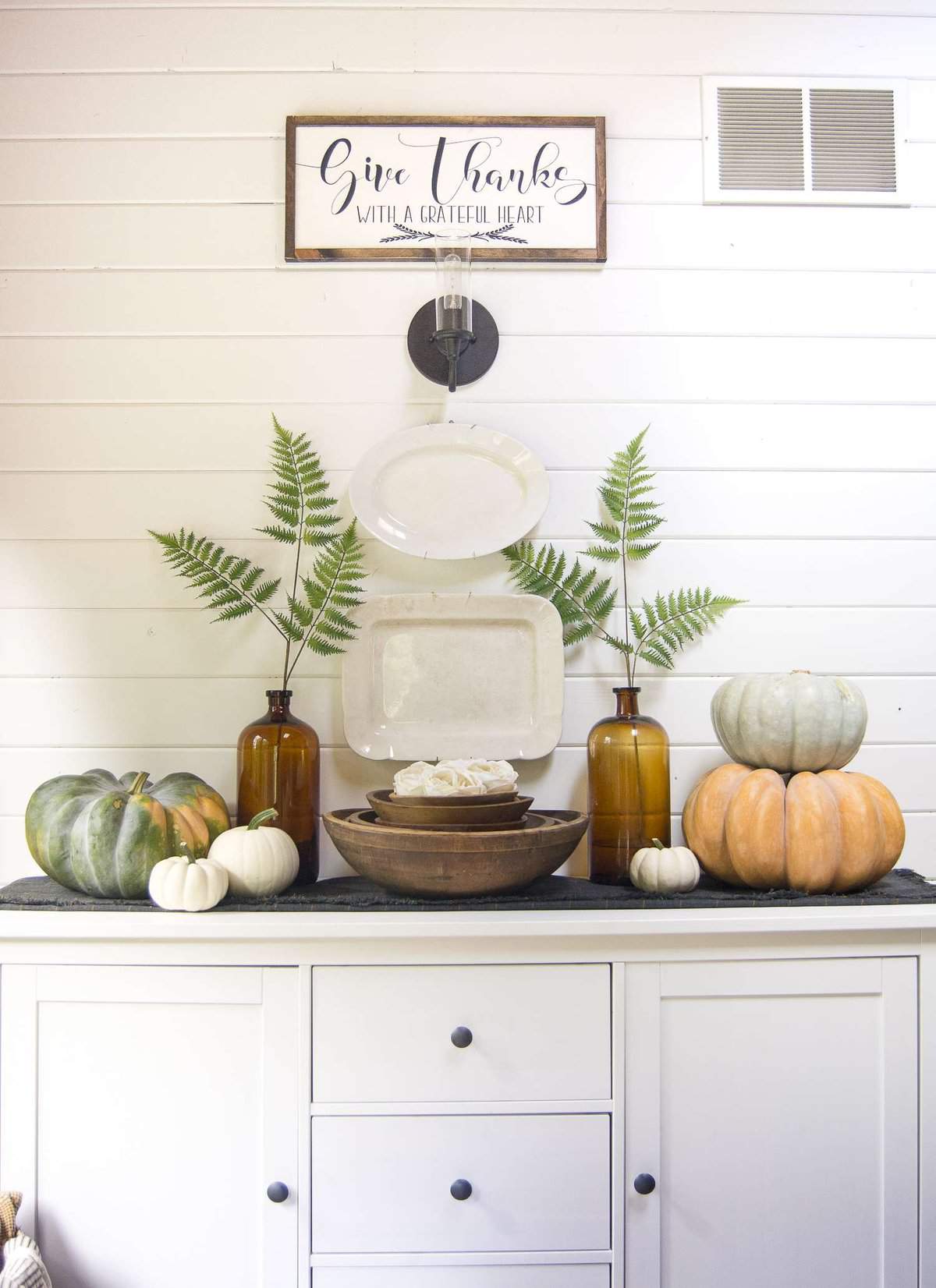 Do you need new ideas for beautiful dining room decor without all the fuss? Click here to see two simple ways to create a styled fall dining room with ease.