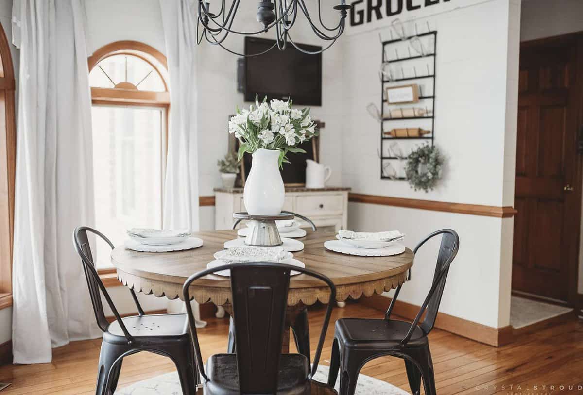 Do you love the cottage farmhouse design style? If so, I have some amazing home inspiration to share today! #cottagefarmhouse #cottagestyledecor