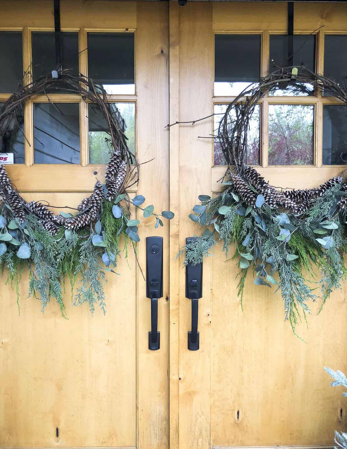 Are you looking for an affordable Christmas wreath? Make your own! Click for a tutorial on how to make a DIY Christmas grapevine wreath. #christmaswreath