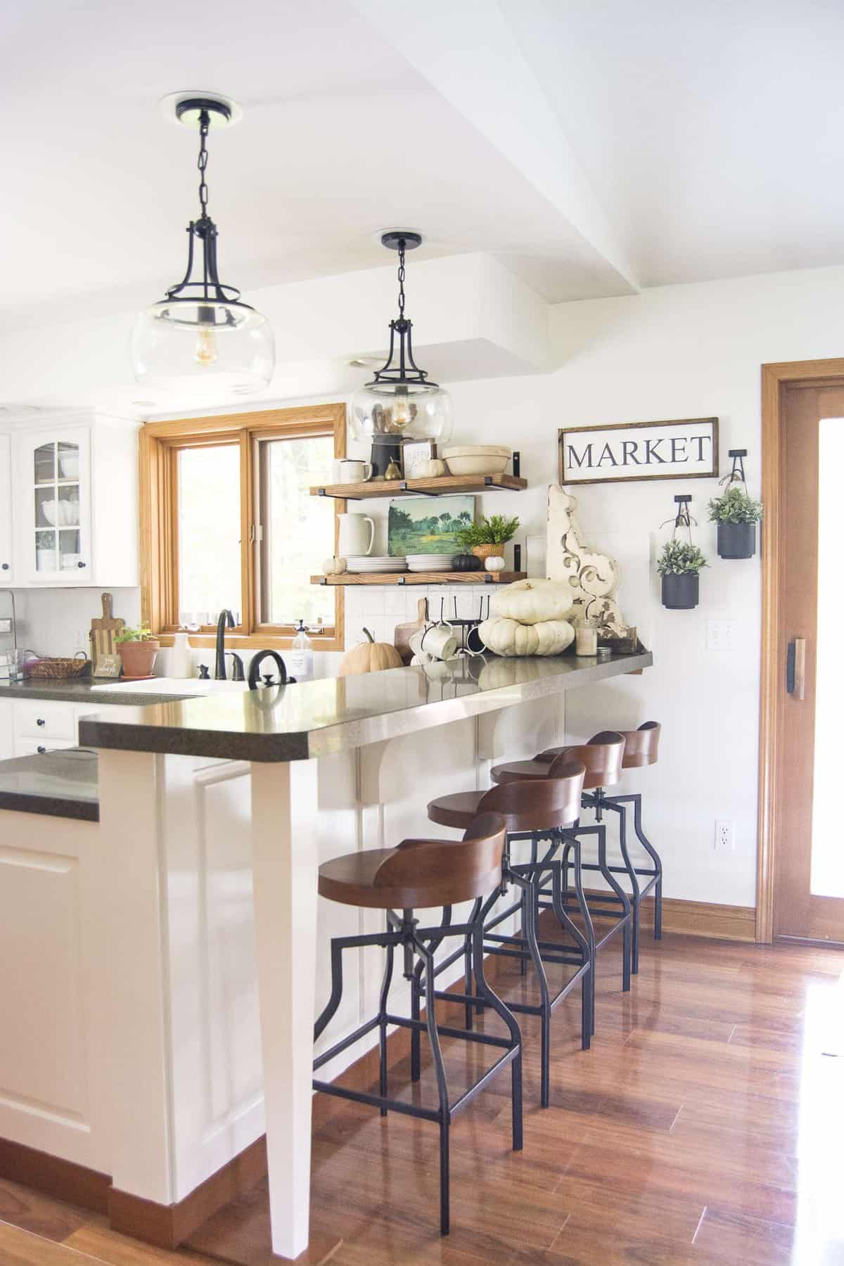 Kitchen And Dining Decor 