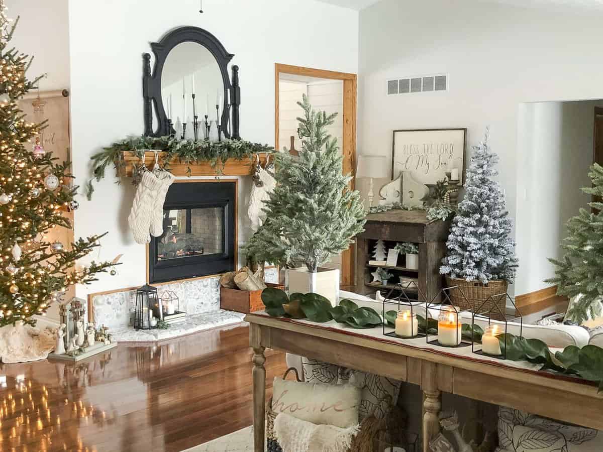 In a time of festivity and vibrant colors I crave neutral simplicity. Join me on my Simple & Neutral Modern Farmhouse Christmas home tour! #modernfarmhouse #christmasdecorations #neutralchristmasdecor #fromhousetohaven