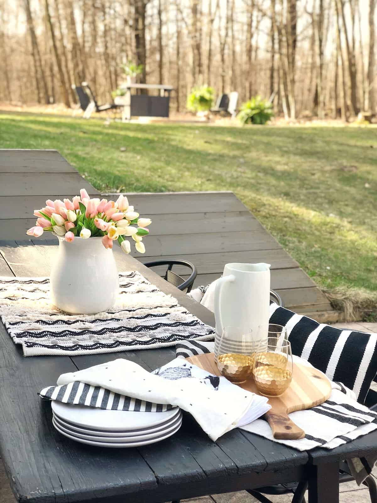 Do you love outdoor entertaining? Today I'm sharing simple ways to style your back patio with durable furniture and effortless decor for easy entertaining. #fromhousetohaven #patiodecor #outdoordining #backpatio