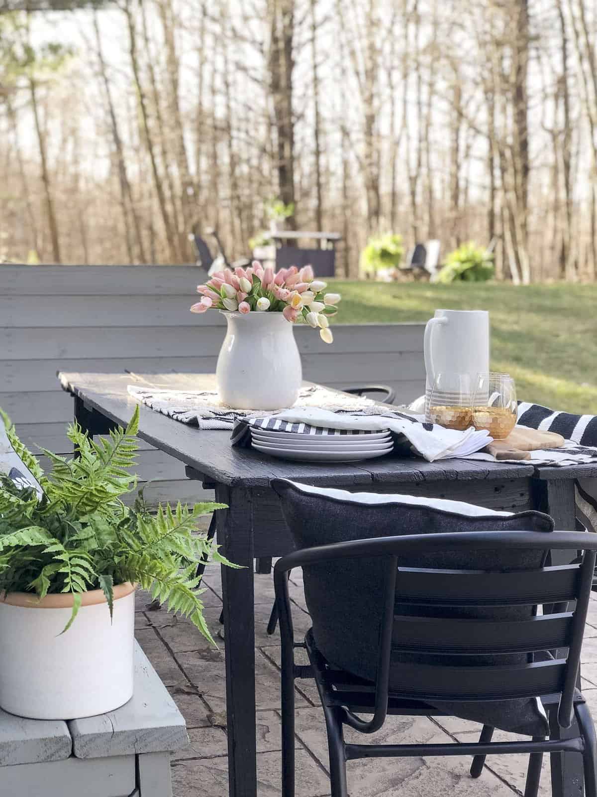 Do you love outdoor entertaining? Today I'm sharing simple ways to style your back patio with durable furniture and effortless decor for easy entertaining. #fromhousetohaven #patiodecor #outdoordining #backpatio