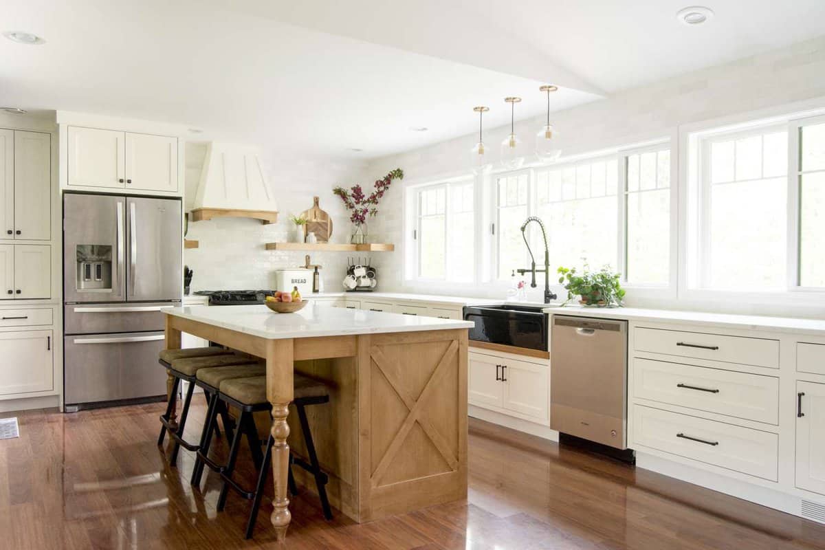 Designing a Modern Farmhouse Kitchen with a Black ...