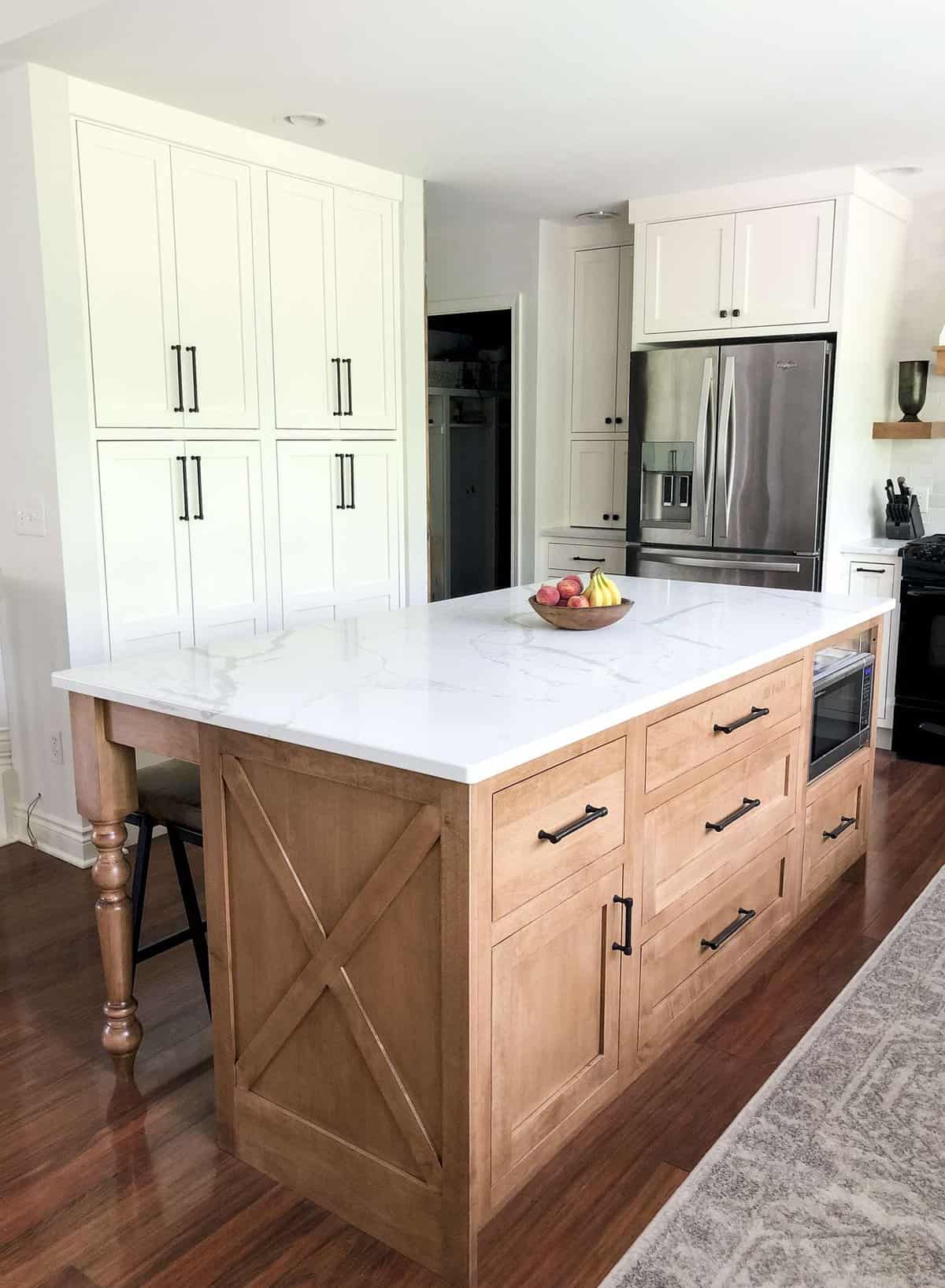 Do you love the look of marble countertops? Consider quartz that looks like marble for a maintenance free and affordable marble alternative. #fromhousetohaven #quartzcountertops #kitchenremodel #marblequartz