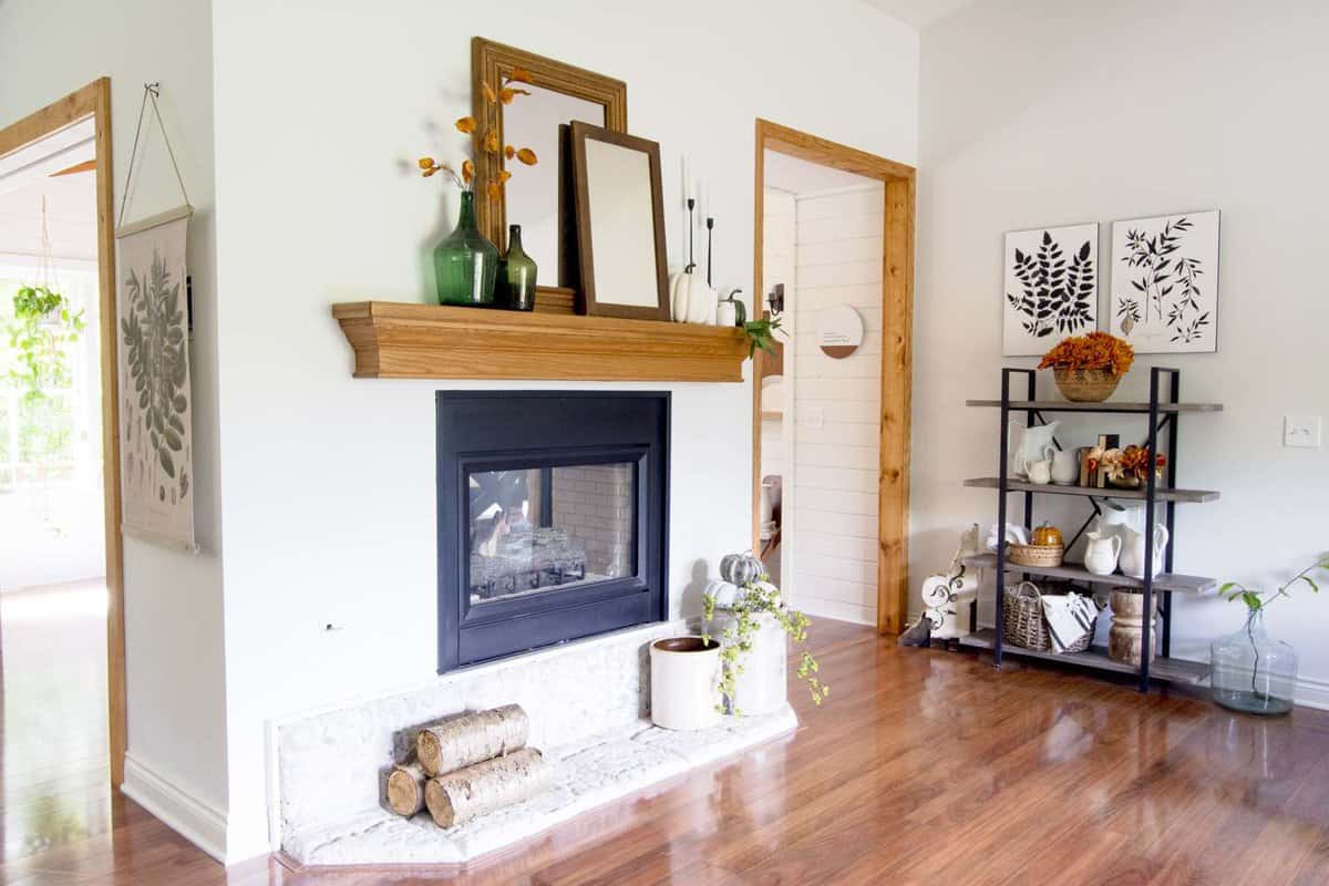 https://graceinmyspace.com/wp-content/uploads/2019/09/Autumn-Mantel-Styling-Ideas-www.graceinmyspace.com_.jpg