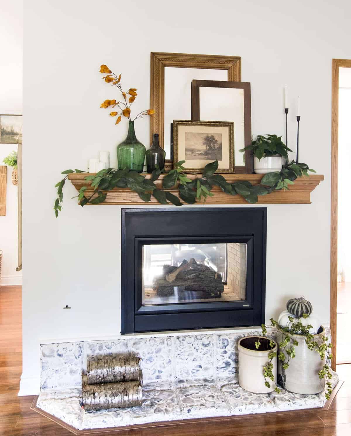 Modern farmhouse fireplace mantel.