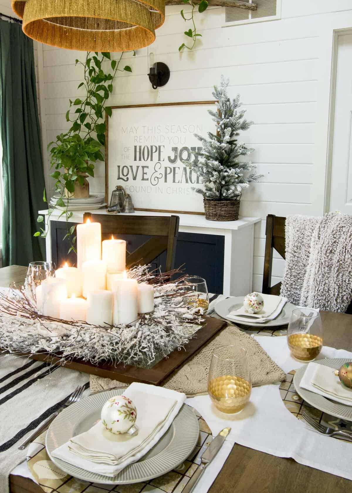 White and Gold Table Decorations