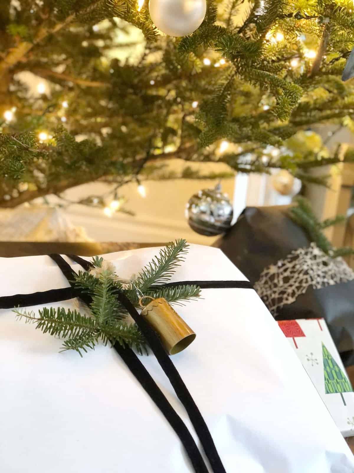 4 Ways to Use Black and White Wrapping Paper for Christmas - Grace