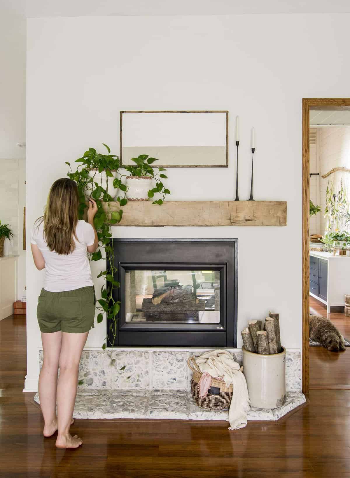 Summer mantel decorating ideas.