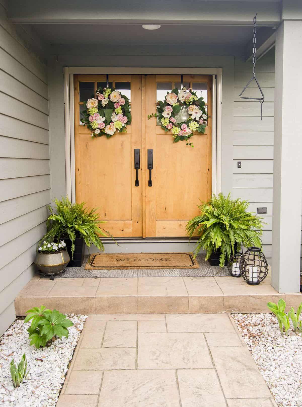 Summer front porch decor.