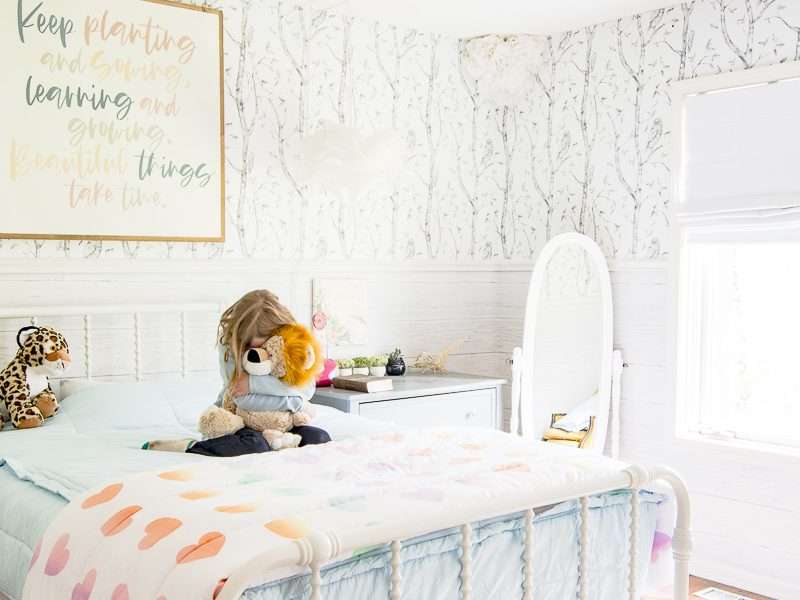 Decorating a Little Girl’s Room with Zipper Bedding