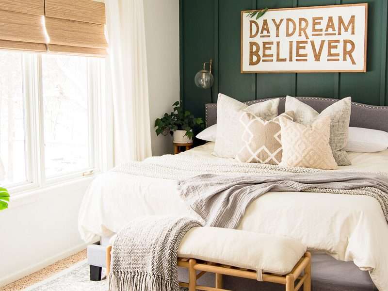 How to Decorate a Green Accent Wall in the Bedroom