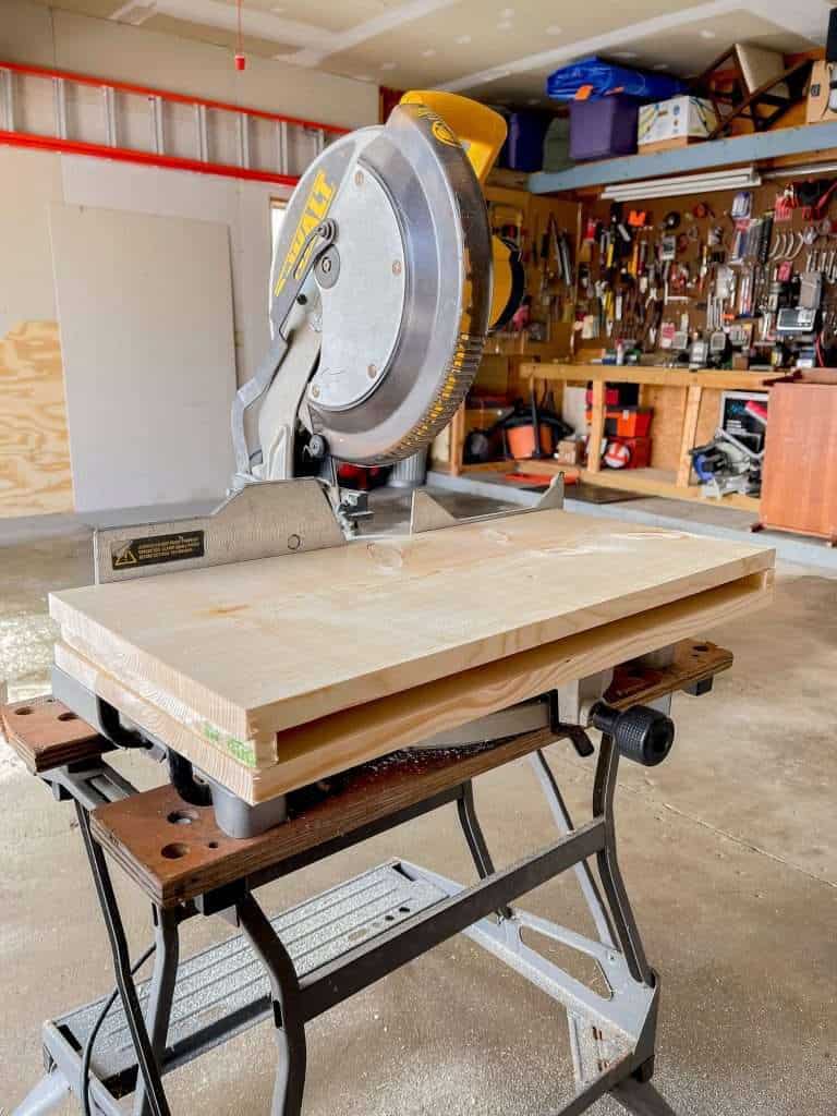 Table saw with floating shelf