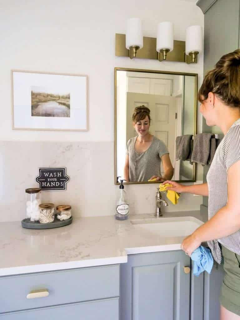 Cleaning a bathroom with ecloths