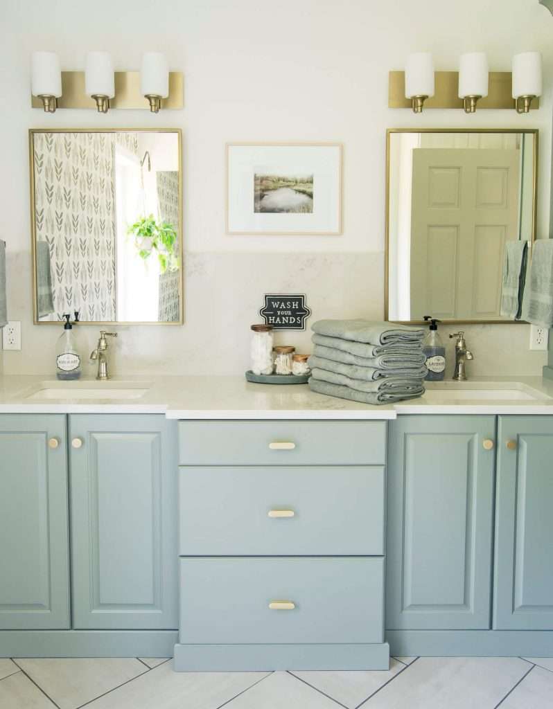 Guest bathroom with double sinks