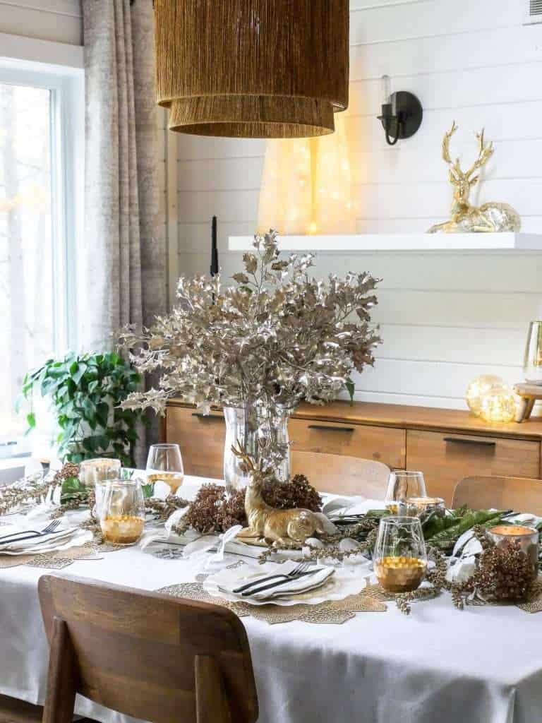 Christmas dining room decor with table decorations.