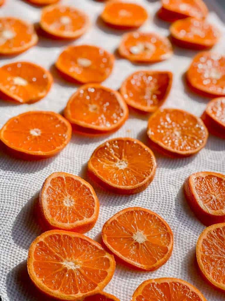 Orange slices as natural Christmas decorations.