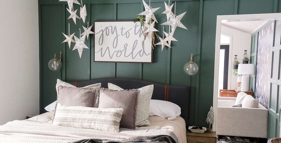 Cozy Christmas Bedroom Decor Ideas (2021)