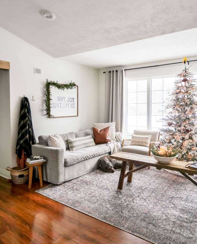 Neutral Christmas living room decor.