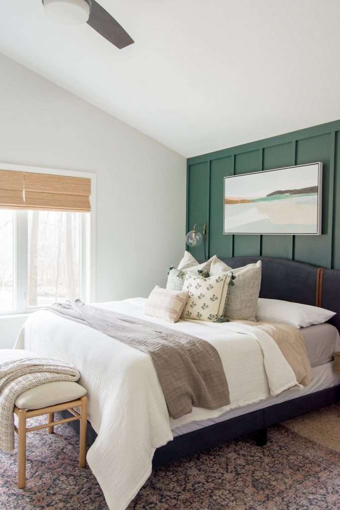 Green bedroom wall color.