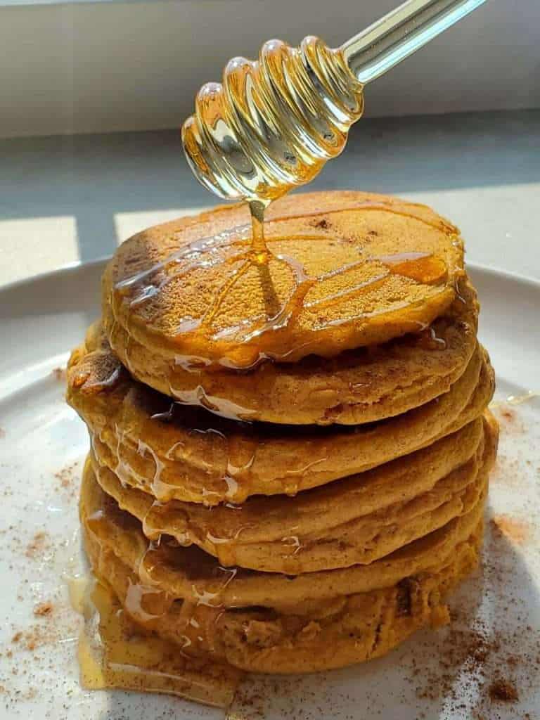Pancakes with honey.