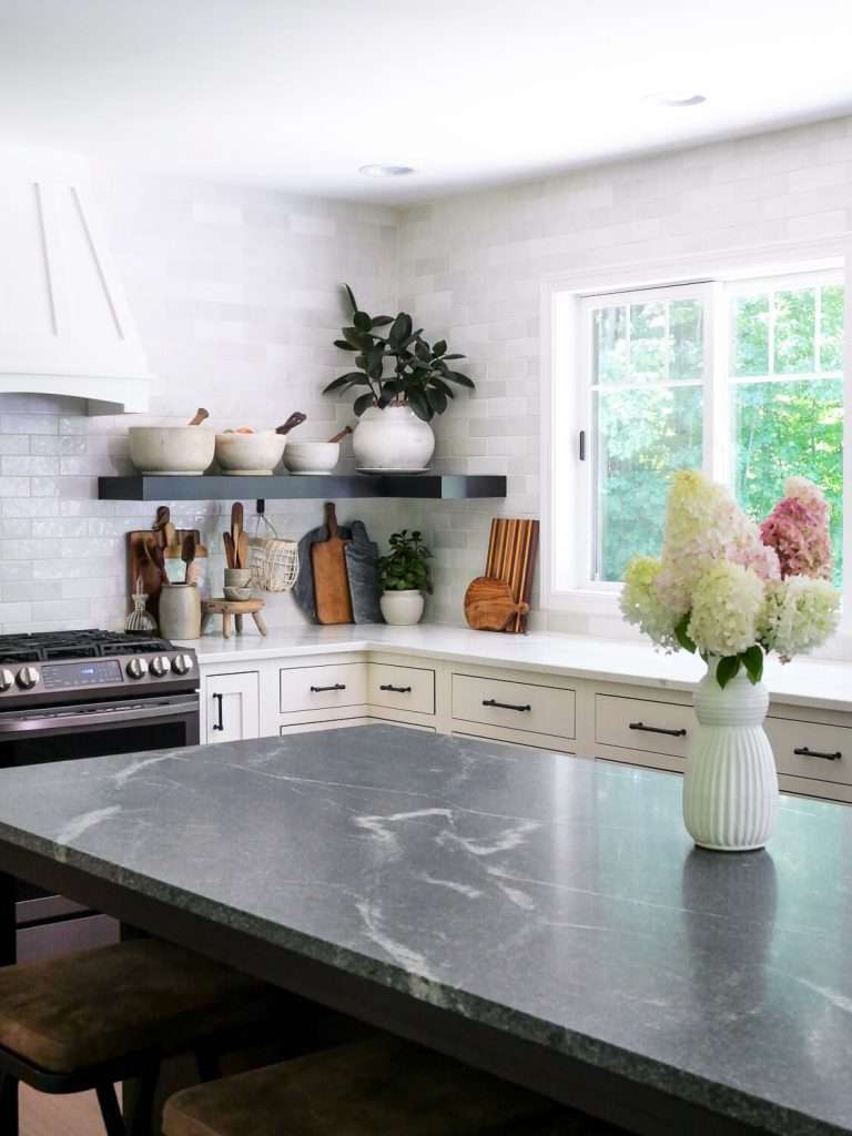 Pros & Cons of Quartz v. Granite Countertops with Cost Comparison in 2024