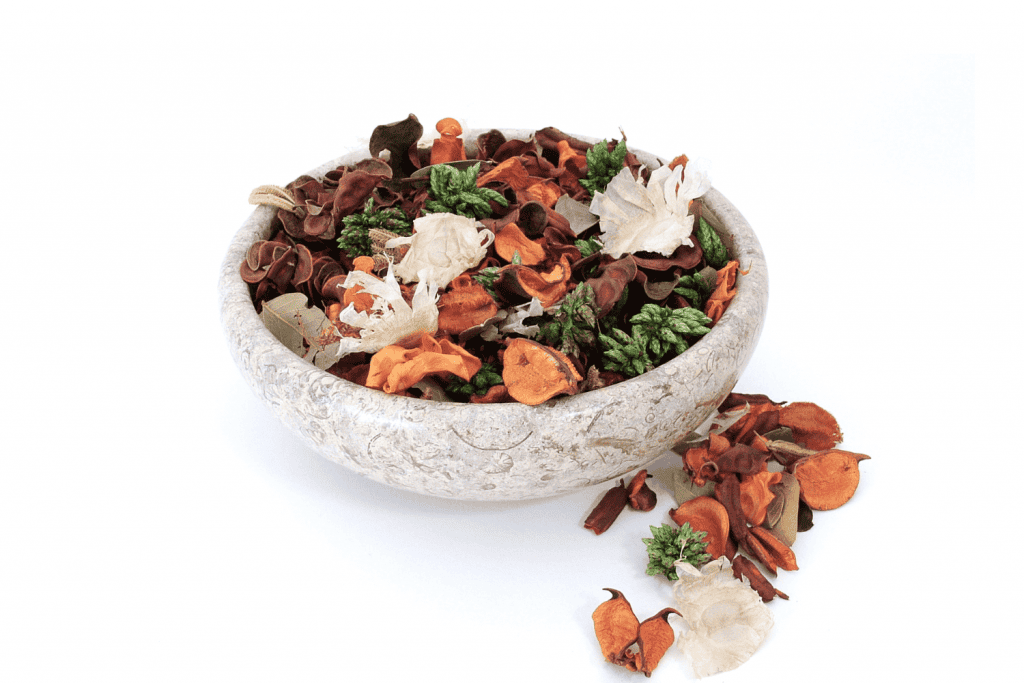 How to use potpourri in a bowl.