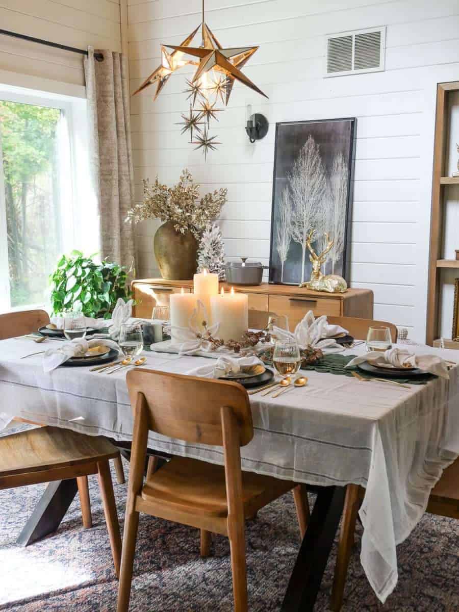 How to Create a Modern Christmas Tablescape in 6 Steps