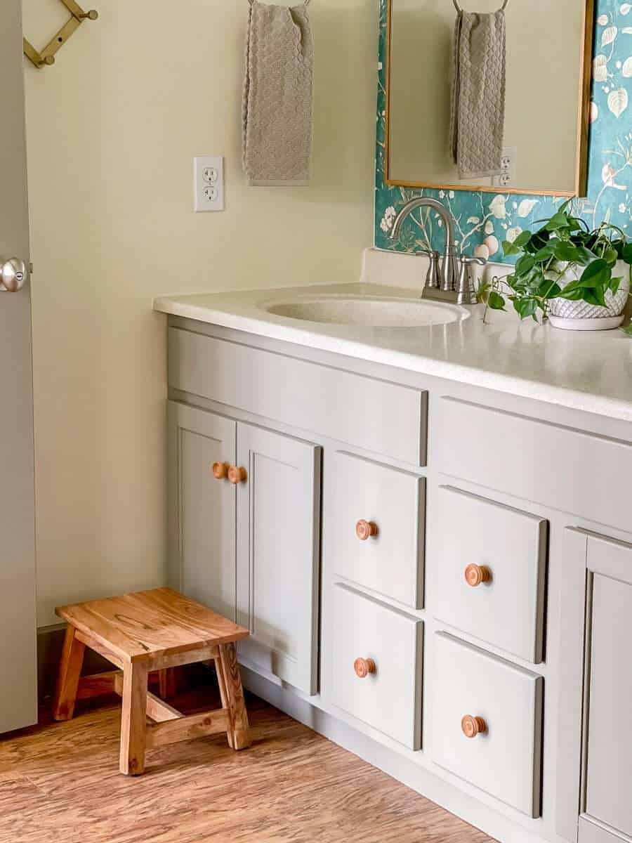 Painting wooden store bathroom cabinets