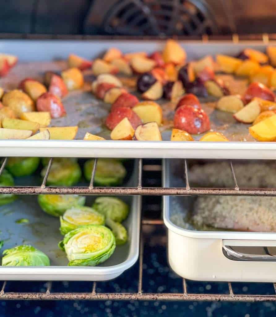 Non toxic baking pans in an oven