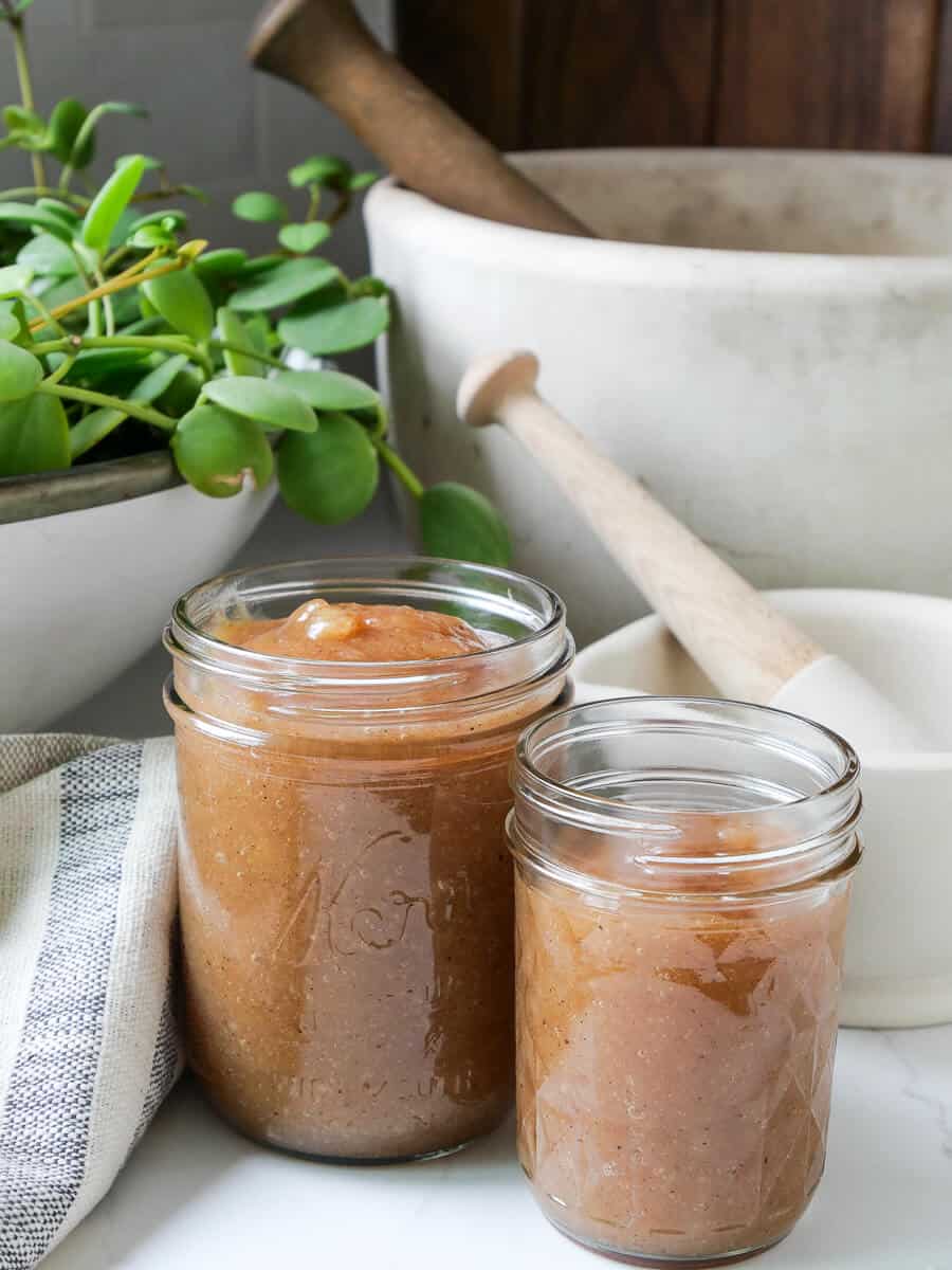 Pear sauce recipe in mason jars.
