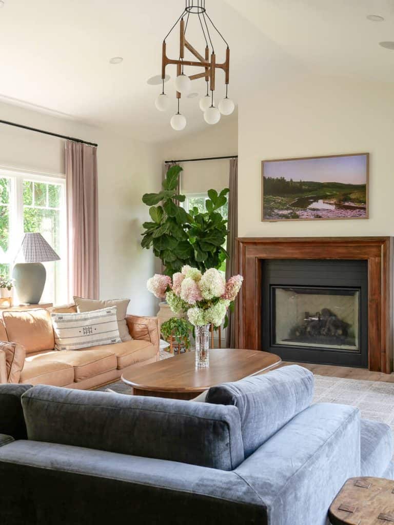 Bouquet of dried hydrangeas on a living room coffee table.