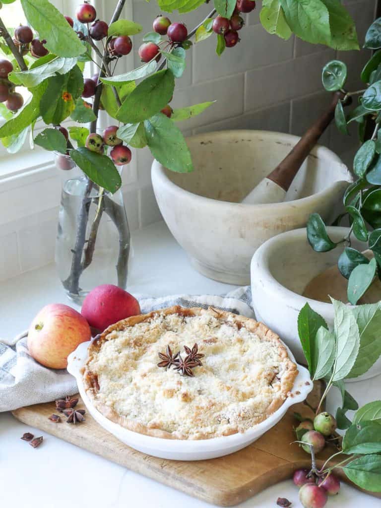 Classic crumb topping easy apple pie.