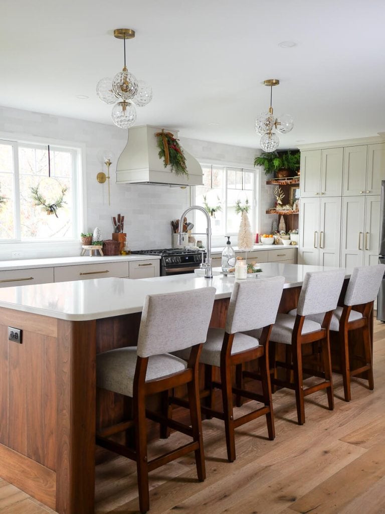 Kitchen decorated with minimalist Christmas decor.
