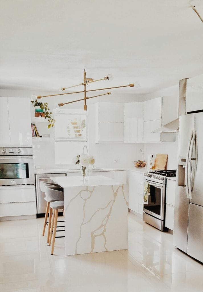 Beige veining in countertop.