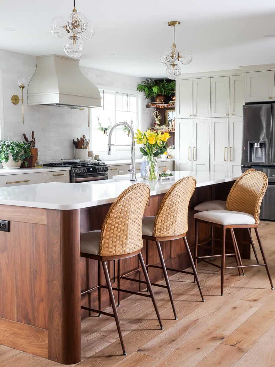 How to mix metals in a kitchen with gold lighting and chrome faucet.