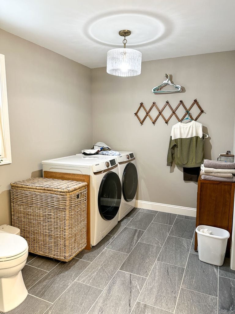 Bathroom laundry room combination before custom laundry cabinet.