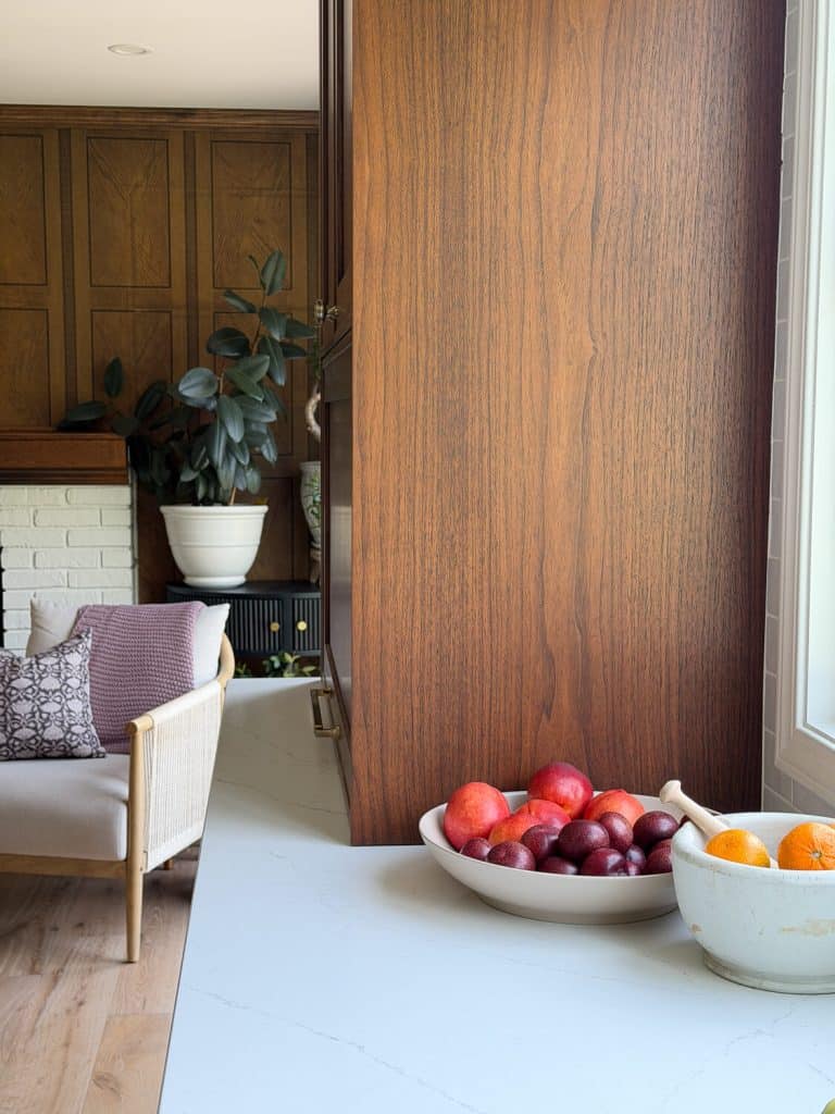 Bowl of fruit in a kitchen.